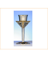 Cáliz moderno de plata de ley con copa triangular