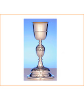 Cáliz de plata con nudo y base cincelados