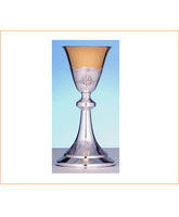 Cáliz de plata con decoración sencilla 