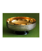 Patena en metal cincelado con baño de oro interior