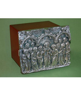 Sagrario de madera y metal con Jesús y Discípulos en relieve