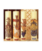 Velas de altar decoradas a juego con los cirios pascuales