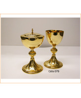 Cáliz de 17,50 cm. de altura fabricado en metal con baño dorado