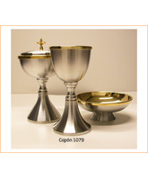 Cáliz en metal plateado mate con baño de oro interior