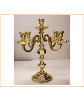 Candelabro de bronce pulido para cinco velas