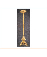 Candelero de bronce con base triángular