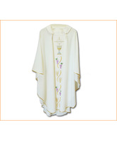 Casulla blanca con cáliz, uvas, espigas y JHS bordados