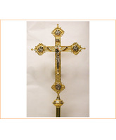 Cruz parroquial de fundición con Cristo plateado