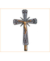 Cruz parroquial plateada fabricada en fundición con Cristo
