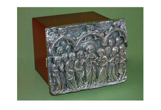 Sagrario de madera y metal con Jesús y Discípulos en relieve