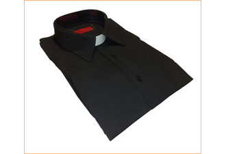 Camisa sacerdotal negra con cuello pala