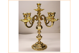 Candelabro de bronce pulido para cinco velas