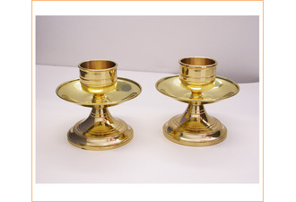 Candelero de mesa en bronce acabado sencillo