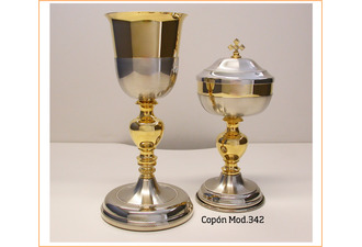 Copón plateado y dorado con base circular