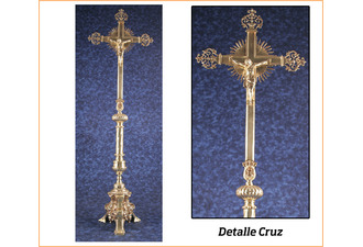 Crucifijo de pie decorado con rayos