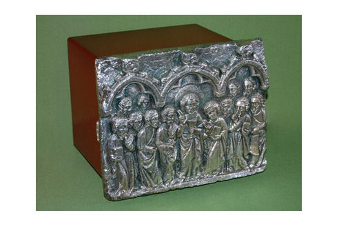 Sagrario de madera y metal con Jesús y Discípulos en relieve