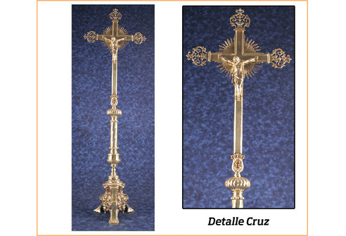 Crucifijo de pie decorado con rayos