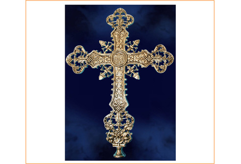 Cruz en bronce con INRI y elementos litúrgicos