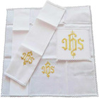 Conjunto de altar con IHS bordado con hilo dorado