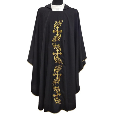 Casulla bordada con Cruces doradas negro