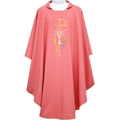 Casulla con ribetes rosa