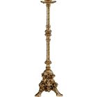 Candelero de pie en bronce con 115 cm. de altura