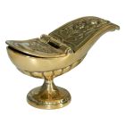 Naveta de bronce con motivos religiosos grabados dorado