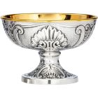 Patena de plata con elementos  en relieve