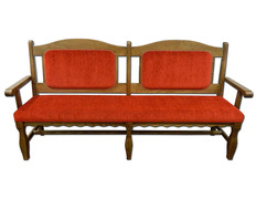 Banco de castaño con tapizado rojo