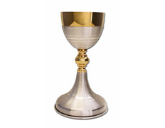 Cáliz de metal con baño de oro en nudo y copa