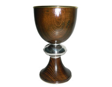 Cáliz de plata y madera con 20 cm. de altura