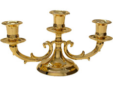 Candelabro dorado para tres velas