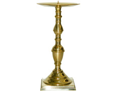 Candelero de mesa con púa vertical para vela