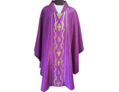 Casulla damasco con galón central dorado morado
