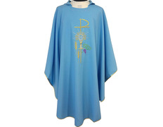 Casulla con ribetes azul