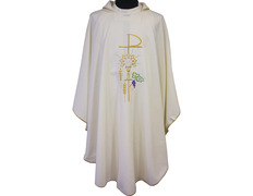 Casulla con ribetes beige