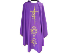 Añadir a la cesta Casulla con bordados dorados morado Casulla con bordados dorados morado
