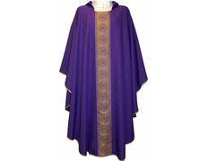 Casulla de poliéster con galón central dorado morado