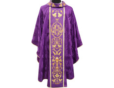 Añadir a la cesta Casulla bordada en cuello y estolón central morado Casulla bordada en cuello y estolón central morado