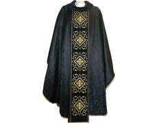 Casulla con cuello y estolón de terciopelo negro