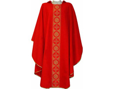 Casulla de poliéster con estolón central rojo