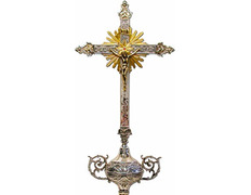 Cruz parroquial de metal cincelado con varal