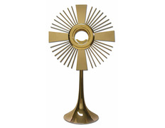 Custodia clásica dorada con rayos y Cruz