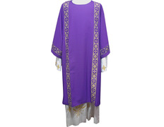 Dalmática diaconal decorada con galones dorados morado