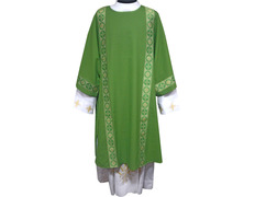 Dalmática diaconal decorada con galones dorados verde