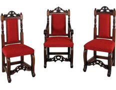 Juego de sillas en madera de estilo clásico