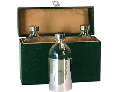 Juego de tres crismeras de cristal con refuerzo metálico 500 cc.