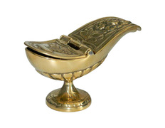 Naveta de bronce con motivos religiosos grabados dorado