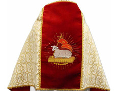 Paño de hombros dorado con cordero y Cruz