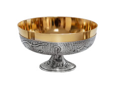 Patena con cordero y Crismón grabados